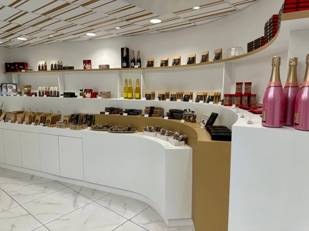 Présentoirs de la boutique Alban Guilmet